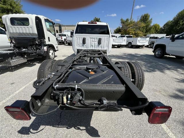 2024 Chevrolet Silverado 3500 HD Chassis Cab Vehicle Photo in ALCOA, TN 37701-3235