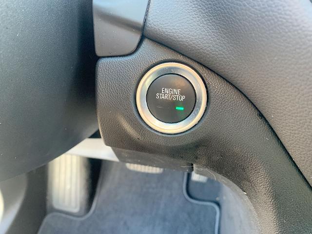 2022 Chevrolet Equinox Vehicle Photo in MOON TOWNSHIP, PA 15108-2571