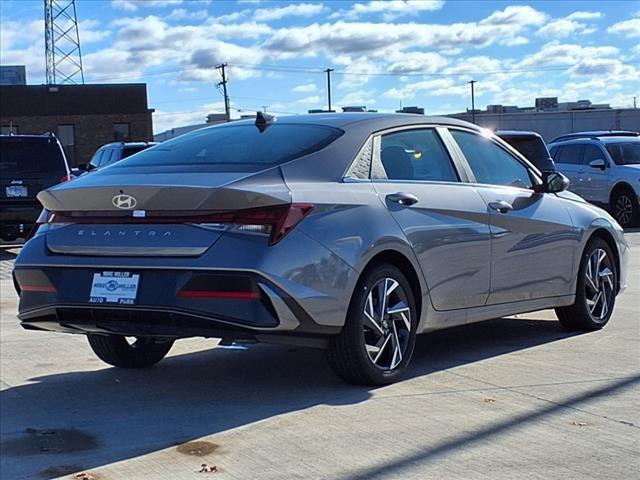 2025 Hyundai ELANTRA Vehicle Photo in Peoria, IL 61615