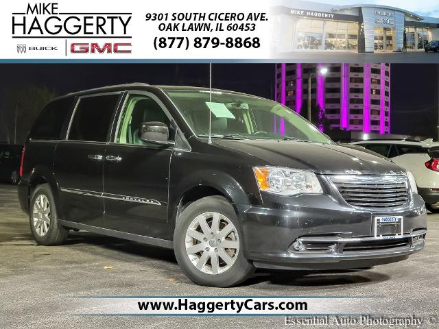 2016 Chrysler Town & Country Vehicle Photo in OAK LAWN, IL 60453-2517