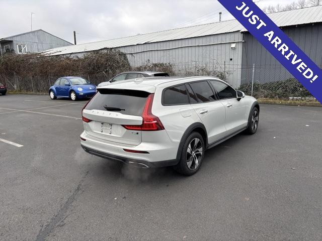 2020 Volvo V60 Cross Country Vehicle Photo in Puyallup, WA 98371