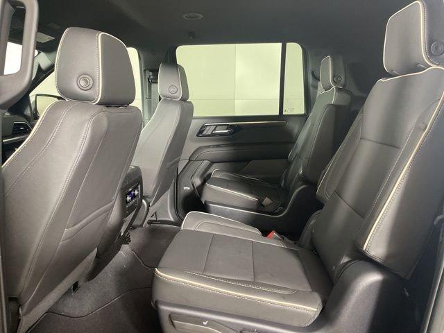 2025 Chevrolet Suburban Vehicle Photo in PHOENIX, AZ 85014-3381