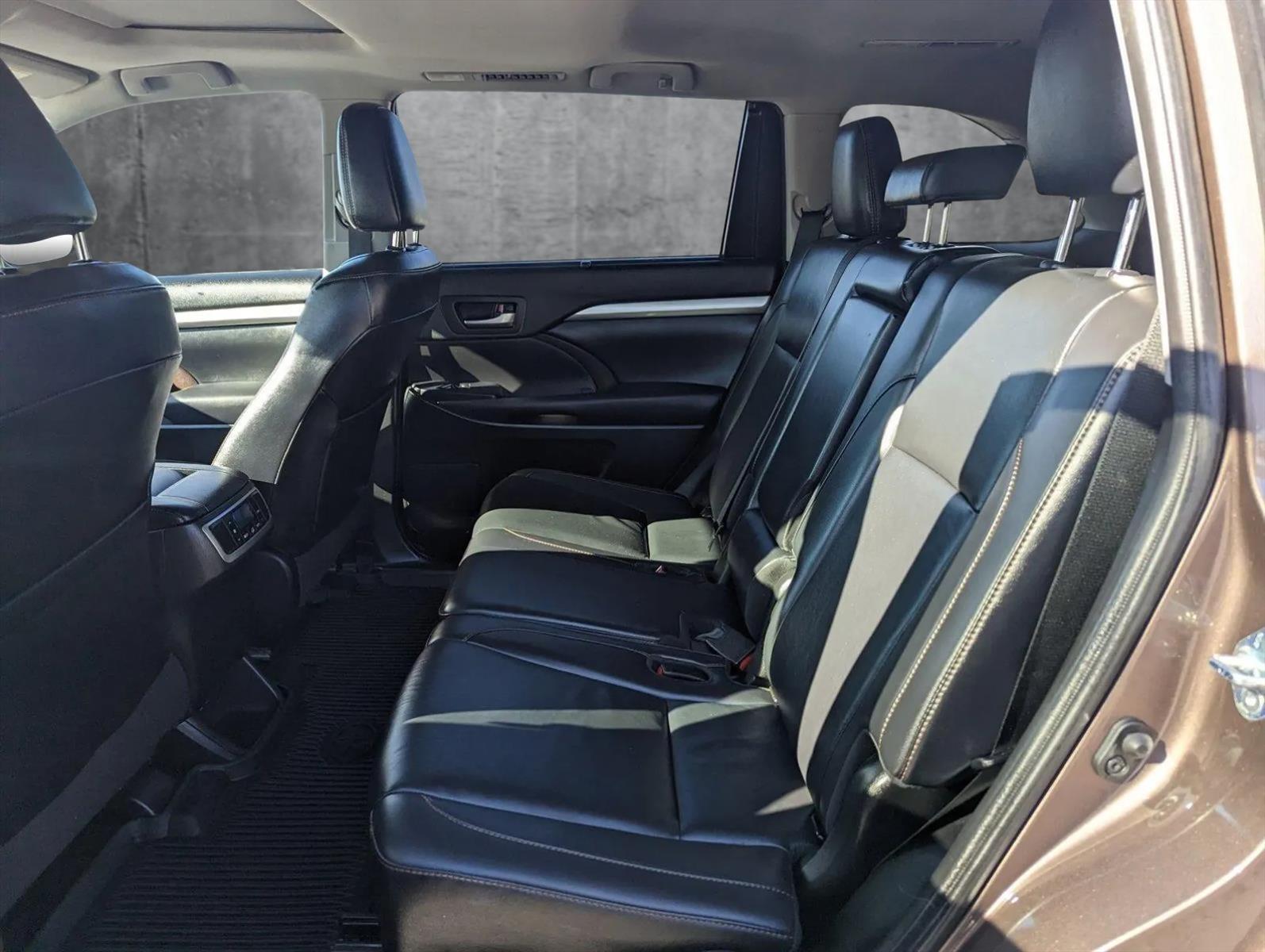 2019 Toyota Highlander Vehicle Photo in Spokane Valley, WA 99212