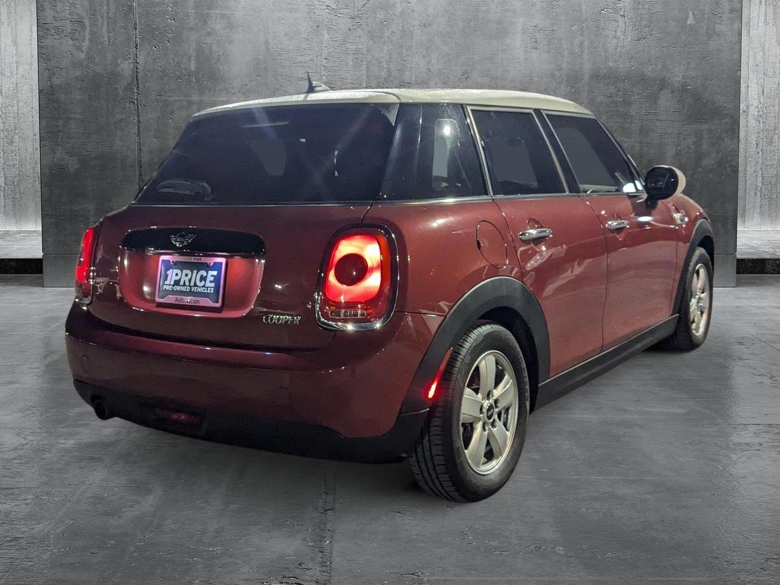 2016 MINI Cooper Hardtop 4 Door Vehicle Photo in MIAMI, FL 33134-2699