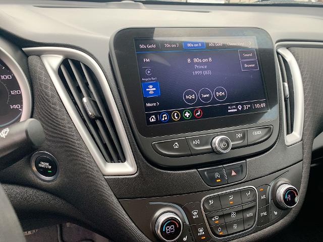 2022 Chevrolet Malibu Vehicle Photo in MOON TOWNSHIP, PA 15108-2571