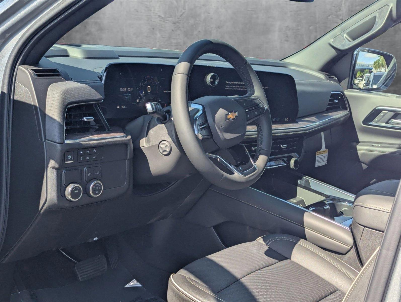 2025 Chevrolet Suburban Vehicle Photo in GREENACRES, FL 33463-3207