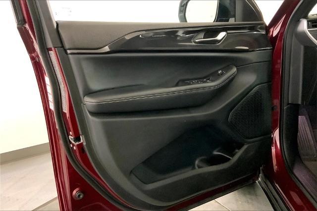 2023 Jeep Grand Cherokee L Vehicle Photo in Kansas City, MO 64114