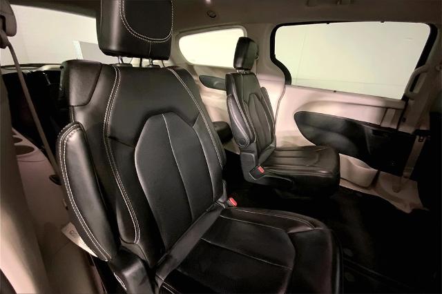 2023 Chrysler Pacifica Vehicle Photo in Lees Summit, MO 64086