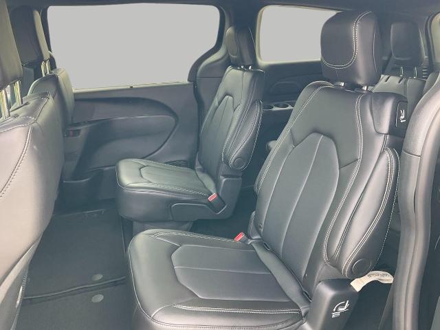 2025 Chrysler Pacifica Vehicle Photo in Kaukauna, WI 54130