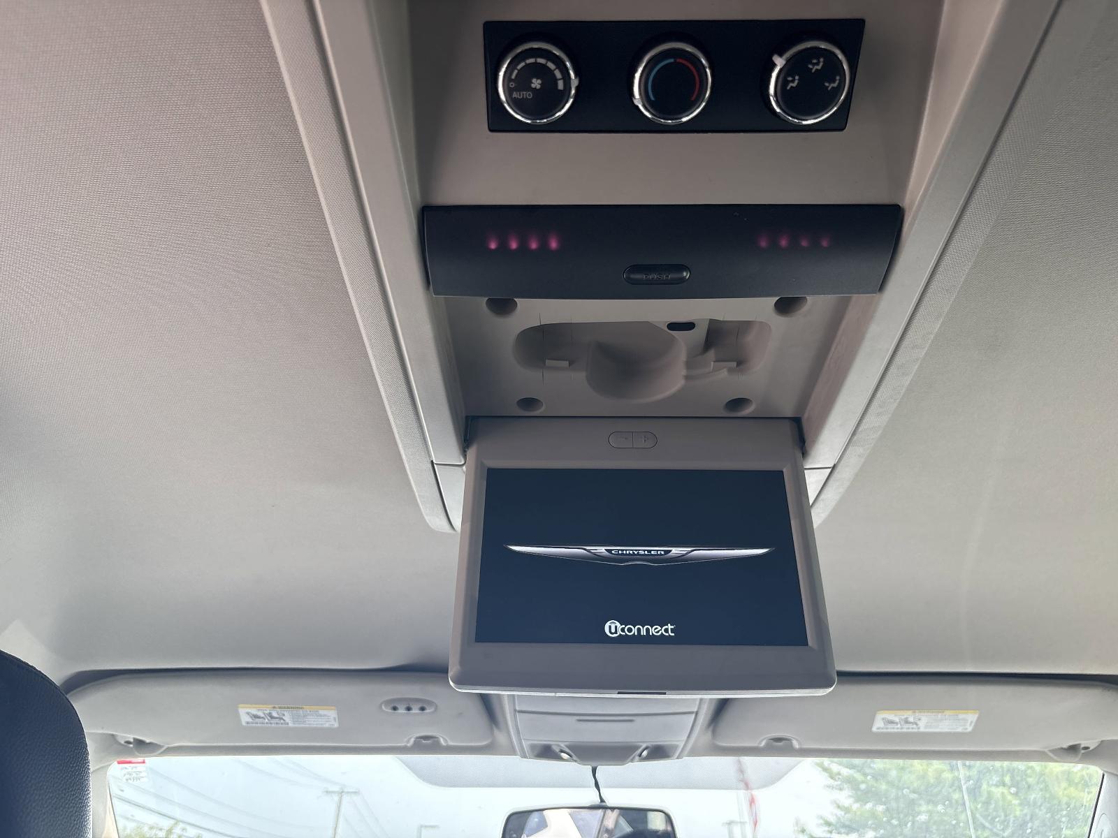 2014 Chrysler Town & Country Vehicle Photo in Mechanicsburg, PA 17050-1707