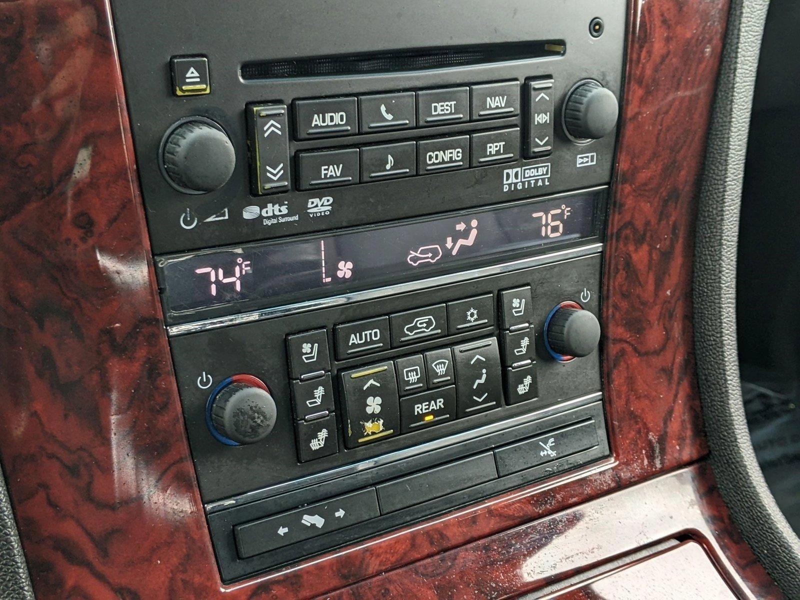 2013 Cadillac Escalade ESV Vehicle Photo in TIMONIUM, MD 21093-2300
