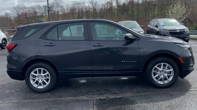 2022 Chevrolet Equinox Vehicle Photo in MOON TOWNSHIP, PA 15108-2571
