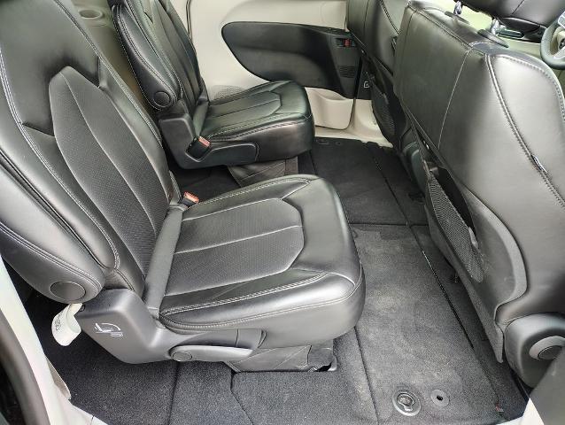 2024 Chrysler Pacifica Vehicle Photo in GREEN BAY, WI 54304-5303