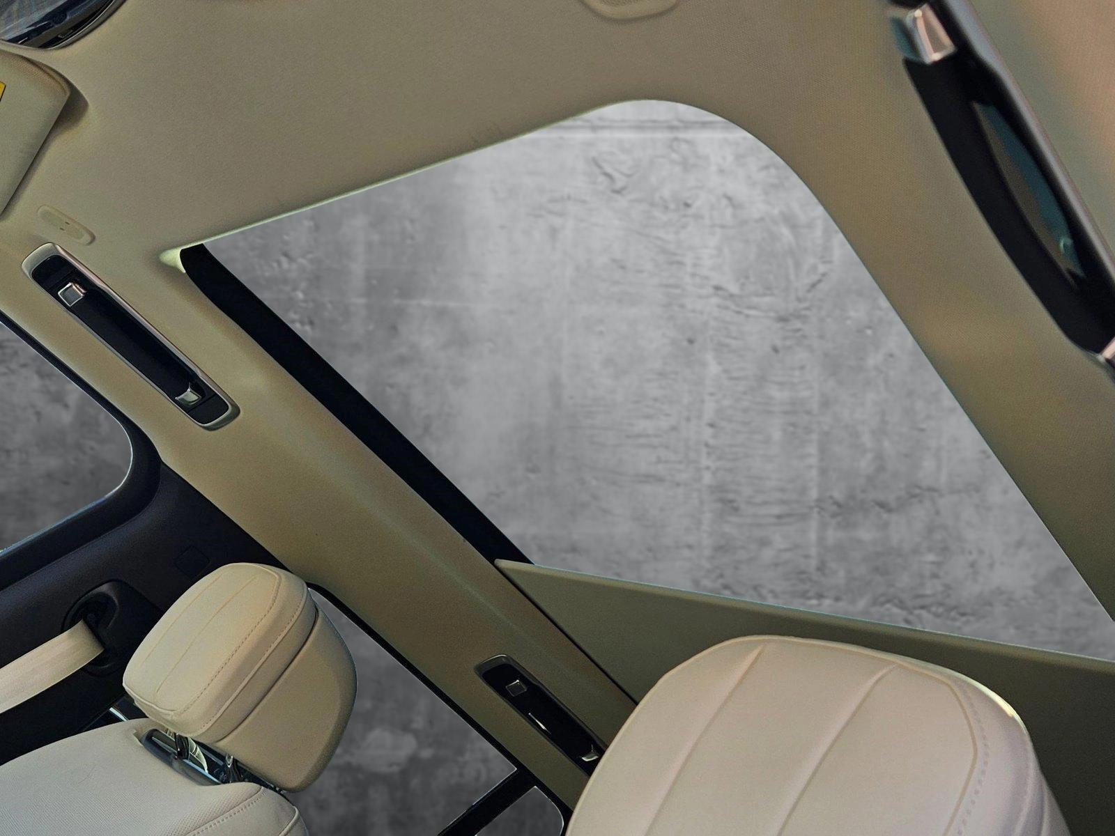 2025 Land Rover Range Rover Vehicle Photo in LAS VEGAS, NV 89146-3033