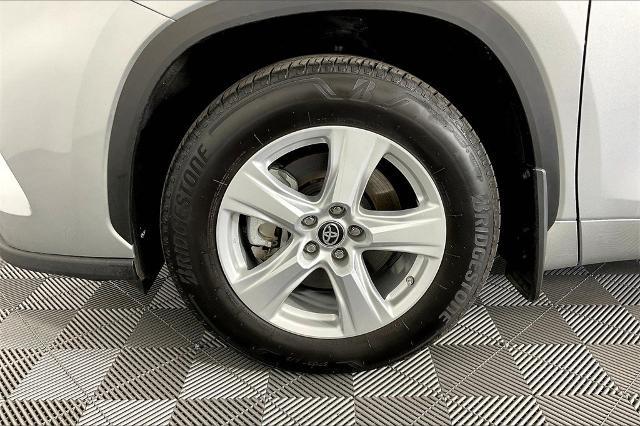 2024 Toyota Highlander Vehicle Photo in Tulsa, OK 74129