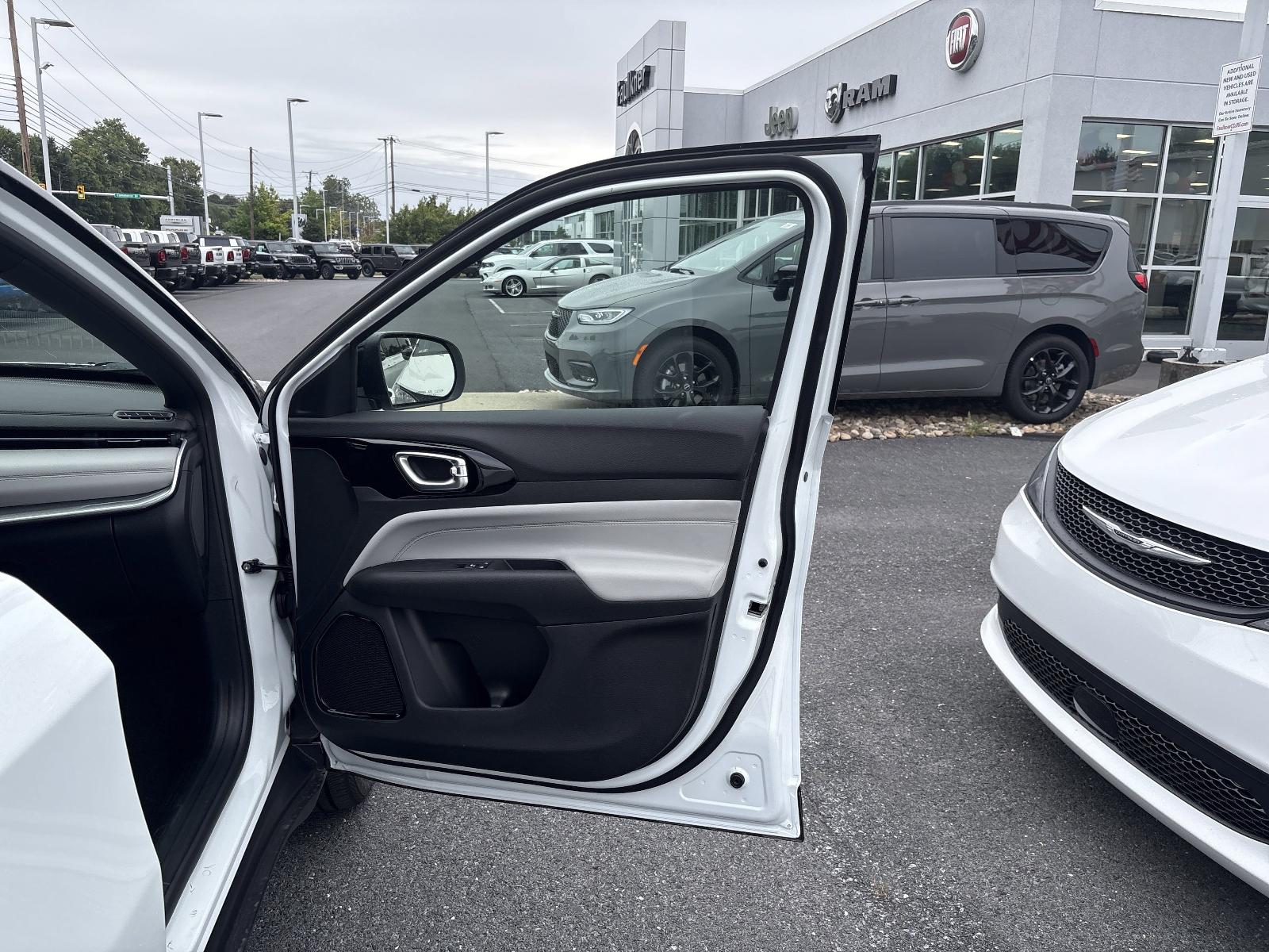2025 Jeep Compass Vehicle Photo in Mechanicsburg, PA 17050-1707