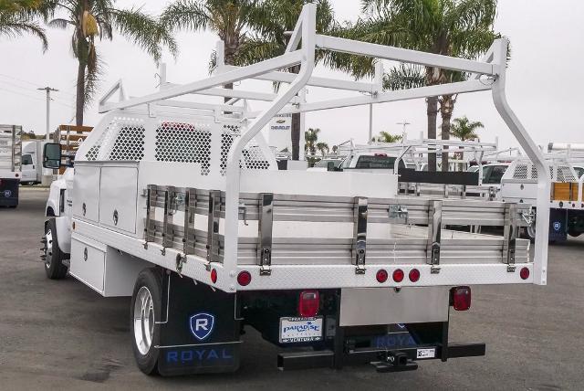 2023 Chevrolet Silverado Chassis Cab Vehicle Photo in VENTURA, CA 93003-8585