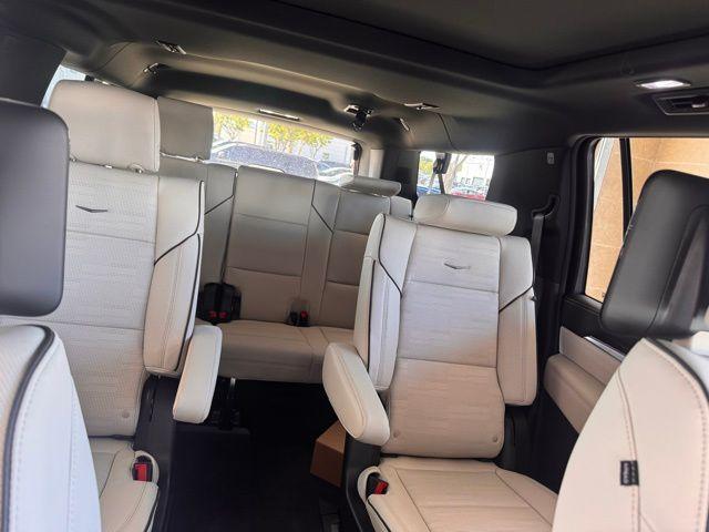 2025 Cadillac Escalade ESV Vehicle Photo in DELRAY BEACH, FL 33483-3294