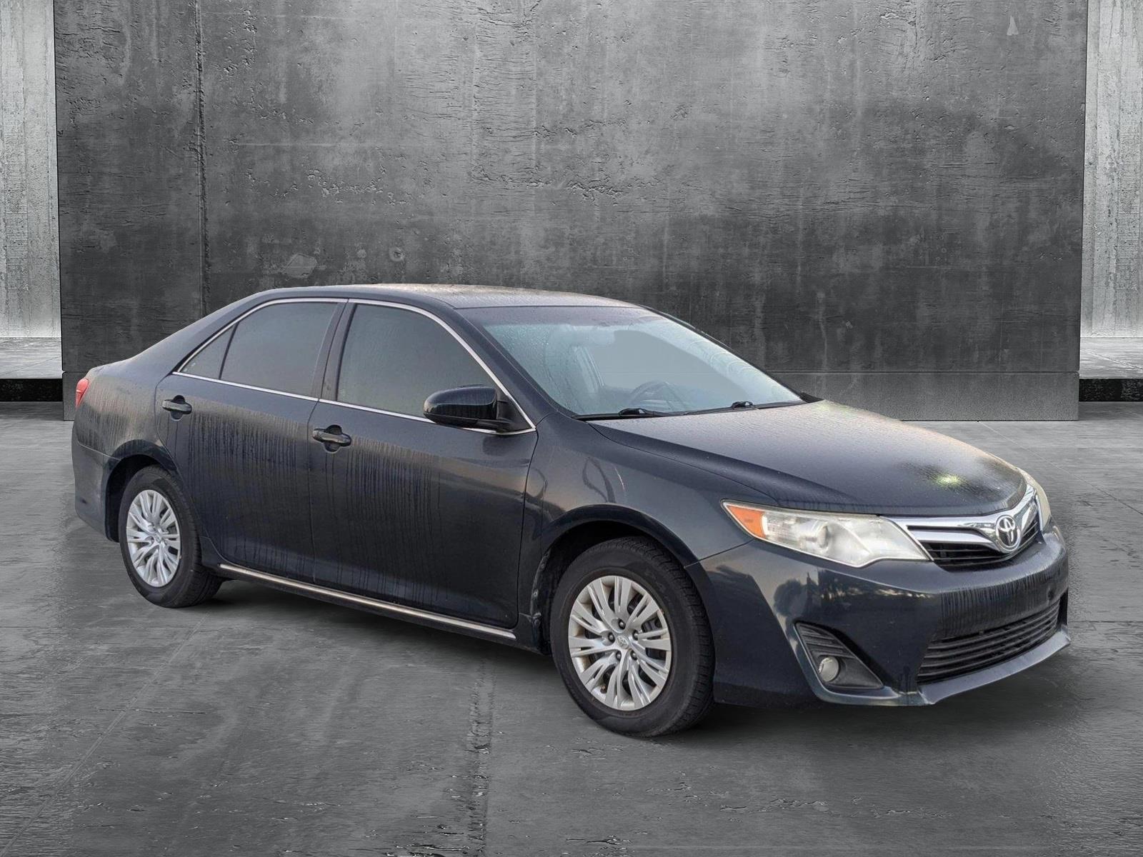 2014 Toyota Camry Vehicle Photo in PEMBROKE PINES, FL 33024-6534