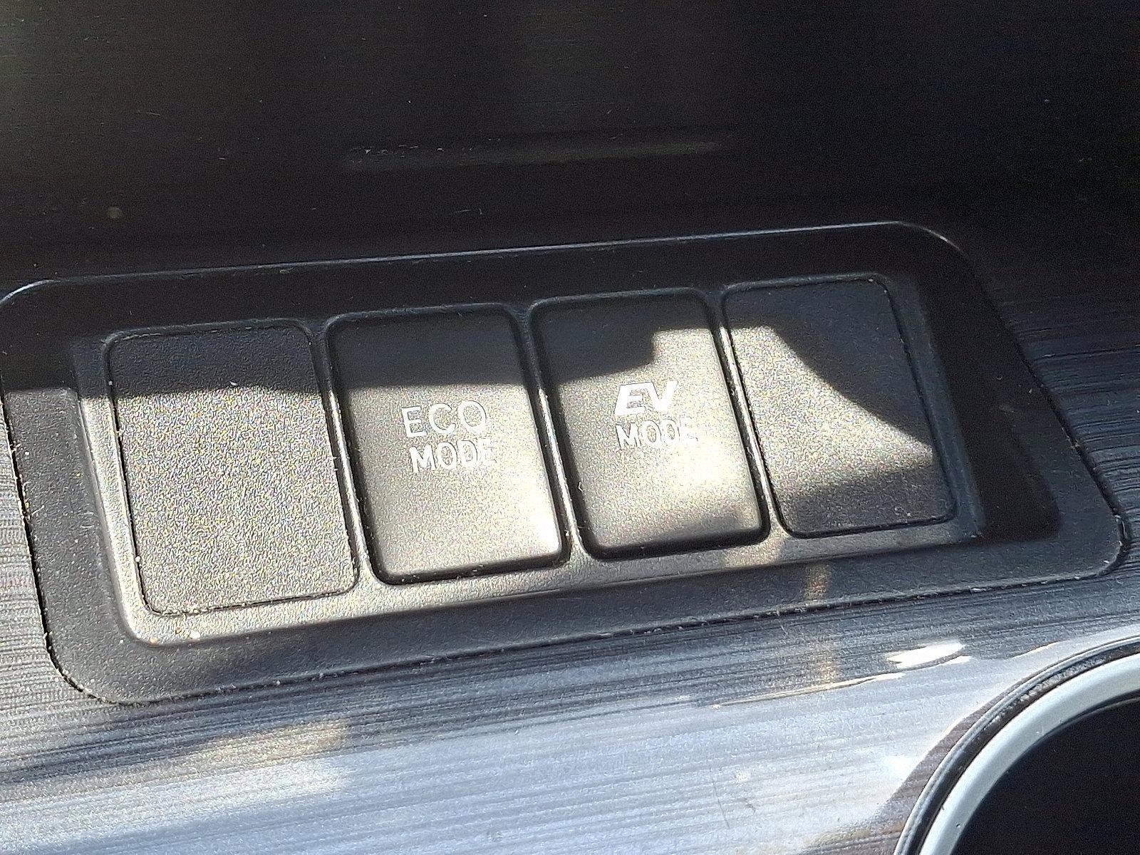 2013 Toyota Camry Hybrid Vehicle Photo in Trevose, PA 19053
