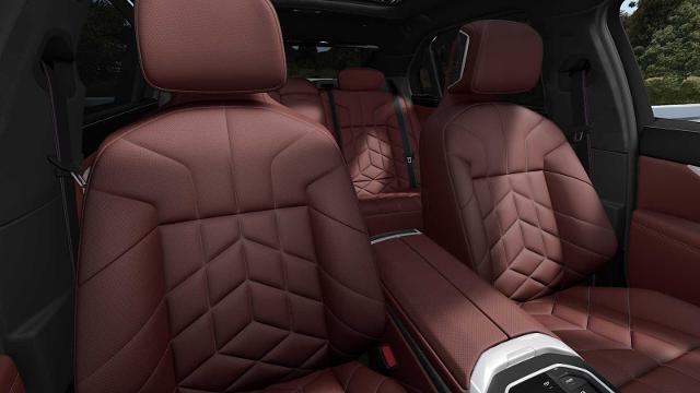 2025 BMW 740i xDrive Vehicle Photo in GRAPEVINE, TX 76051
