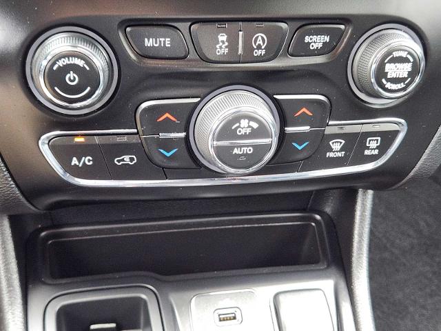 2019 Jeep Cherokee Vehicle Photo in DENTON, TX 76210-9321