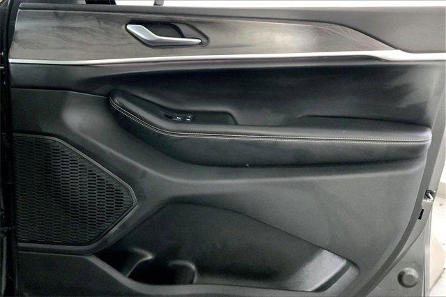 2024 Jeep Grand Cherokee L Vehicle Photo in KANSAS CITY, MO 64114-4502