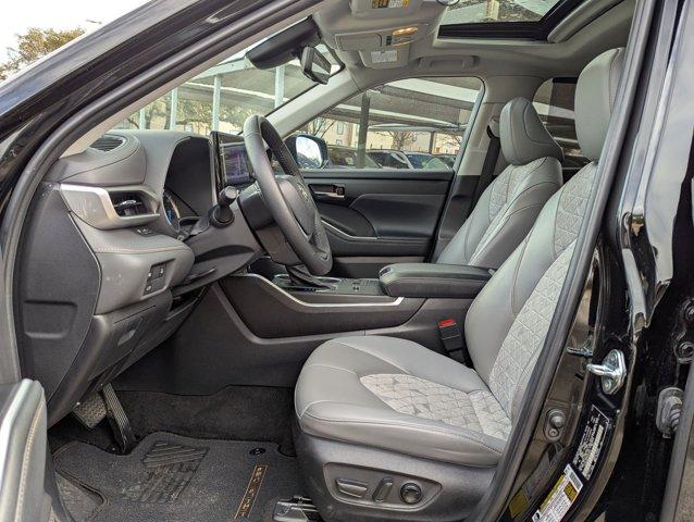 2023 Toyota Highlander Vehicle Photo in San Antonio, TX 78230