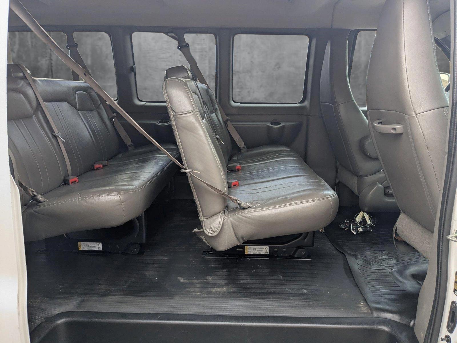 2022 Chevrolet Express Passenger 3500 Vehicle Photo in LONE TREE, CO 80124-2750