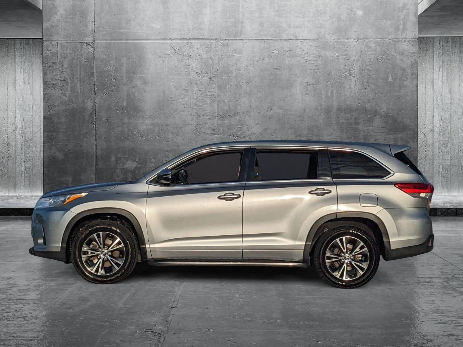2017 Toyota Highlander Vehicle Photo in Davie, FL 33331
