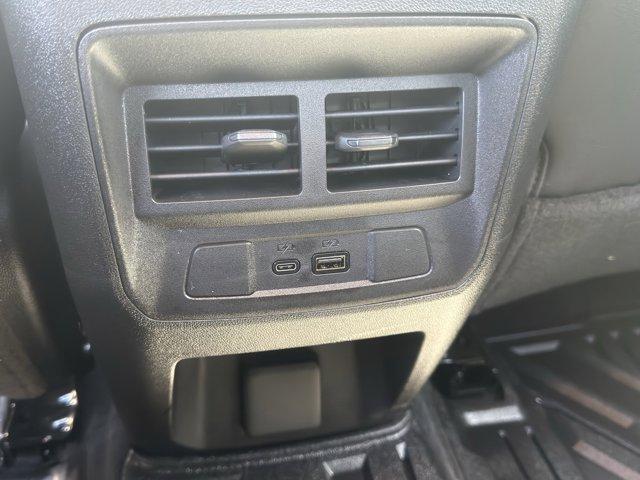 2024 GMC Canyon Vehicle Photo in LEOMINSTER, MA 01453-2952
