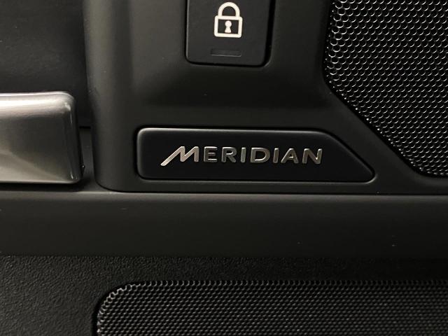 2025 Defender Vehicle Photo in Appleton, WI 54913