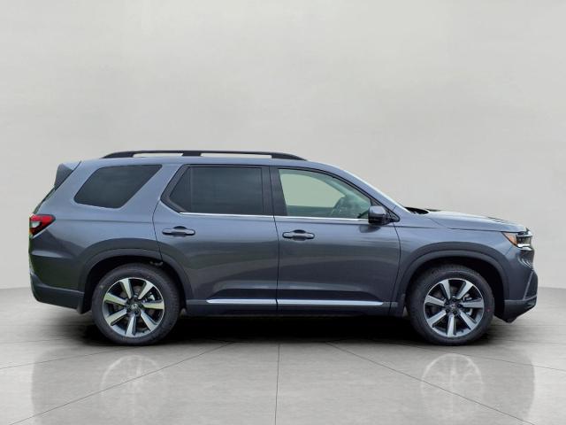 2025 Honda Pilot Vehicle Photo in Oshkosh, WI 54904