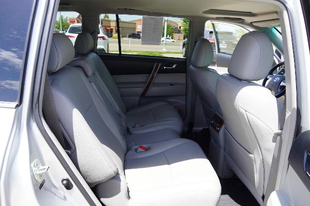 2013 Toyota Highlander Vehicle Photo in Riverdale, UT 84405