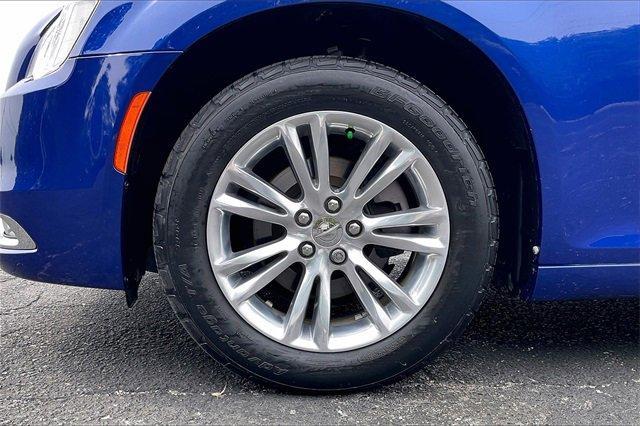 2019 Chrysler 300 Vehicle Photo in INDEPENDENCE, MO 64055-1314