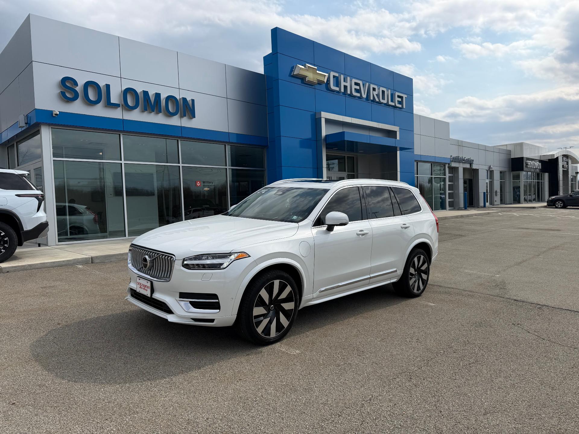 2023 Volvo XC90 Recharge T8 Ultimate Bright Theme 7-Passenger eAWD