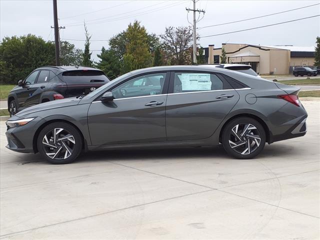 2024 Hyundai ELANTRA Vehicle Photo in Peoria, IL 61615