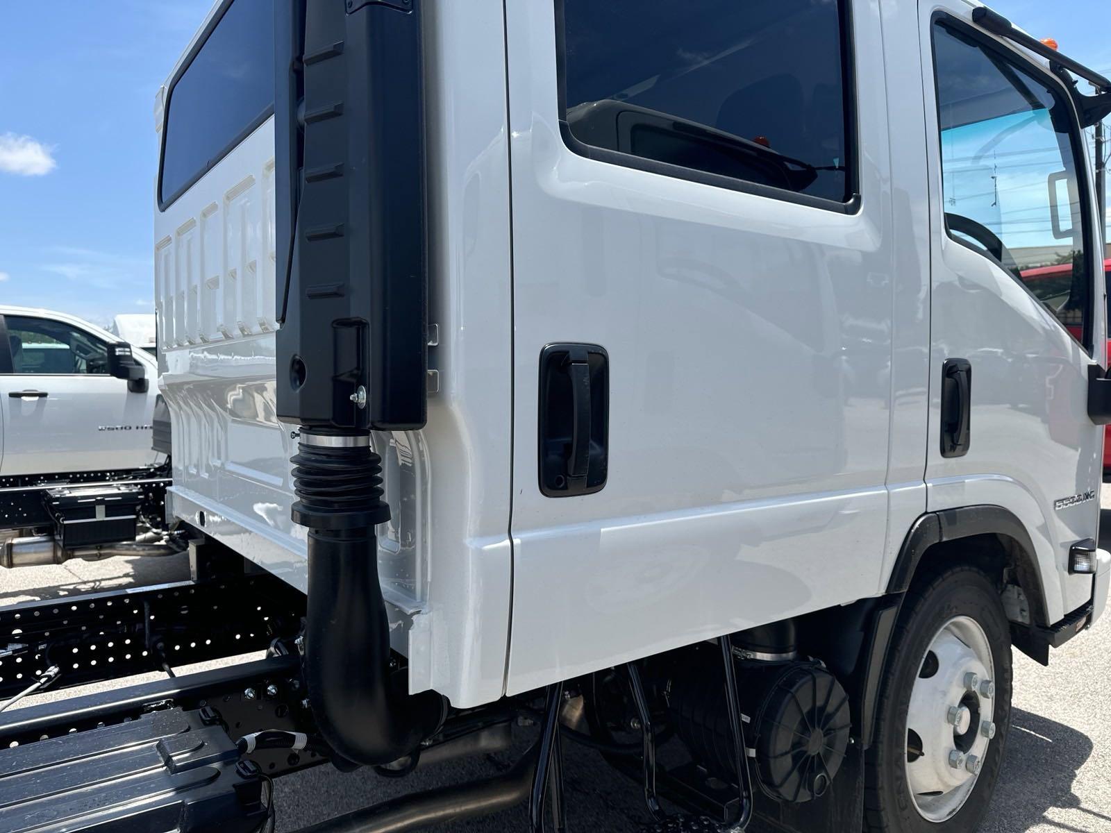 2025 Chevrolet Low Cab Forward 5500 XG Vehicle Photo in GEORGETOWN, TX 78626-7508