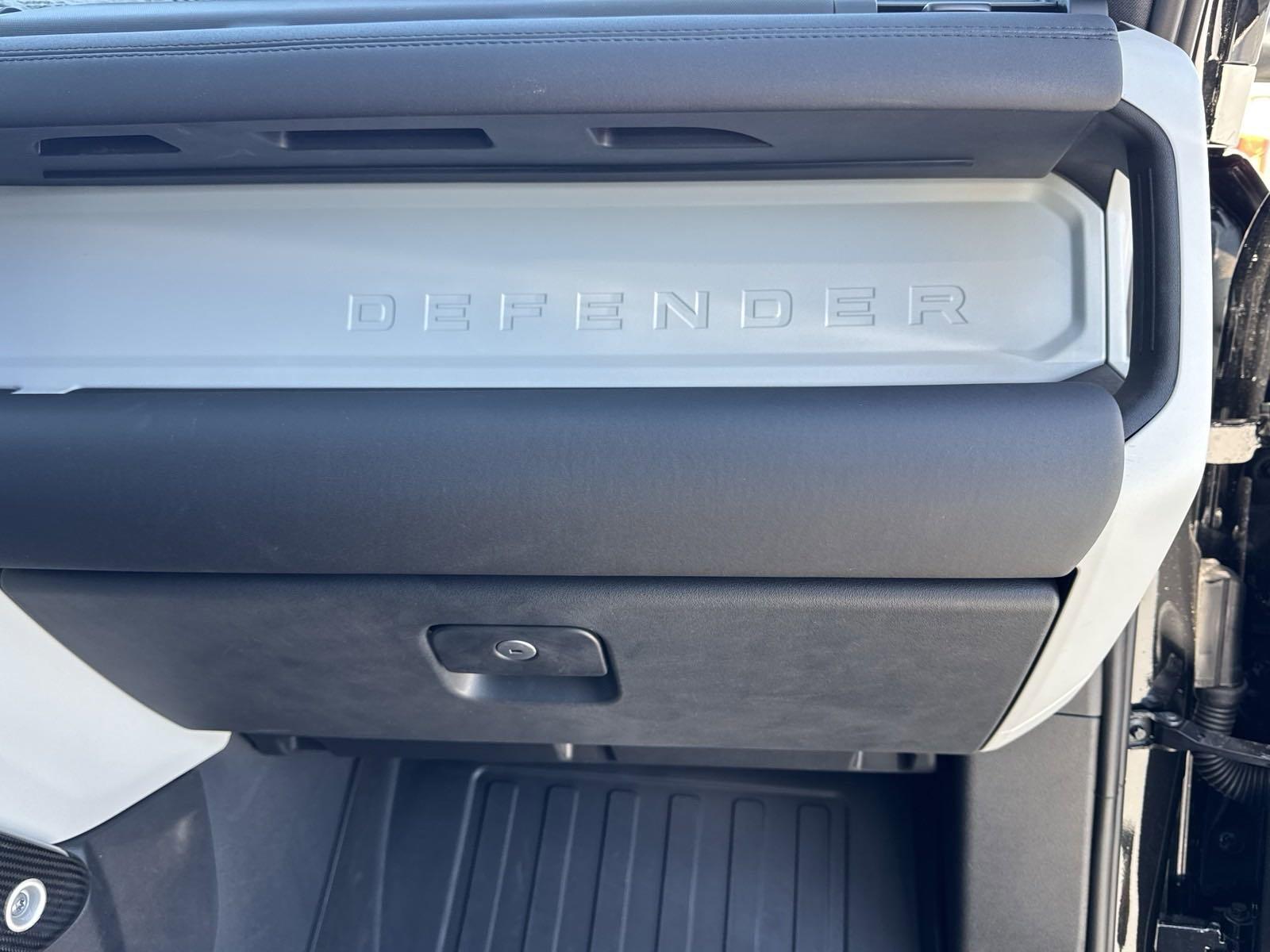 2024 Defender Vehicle Photo in AUSTIN, TX 78717