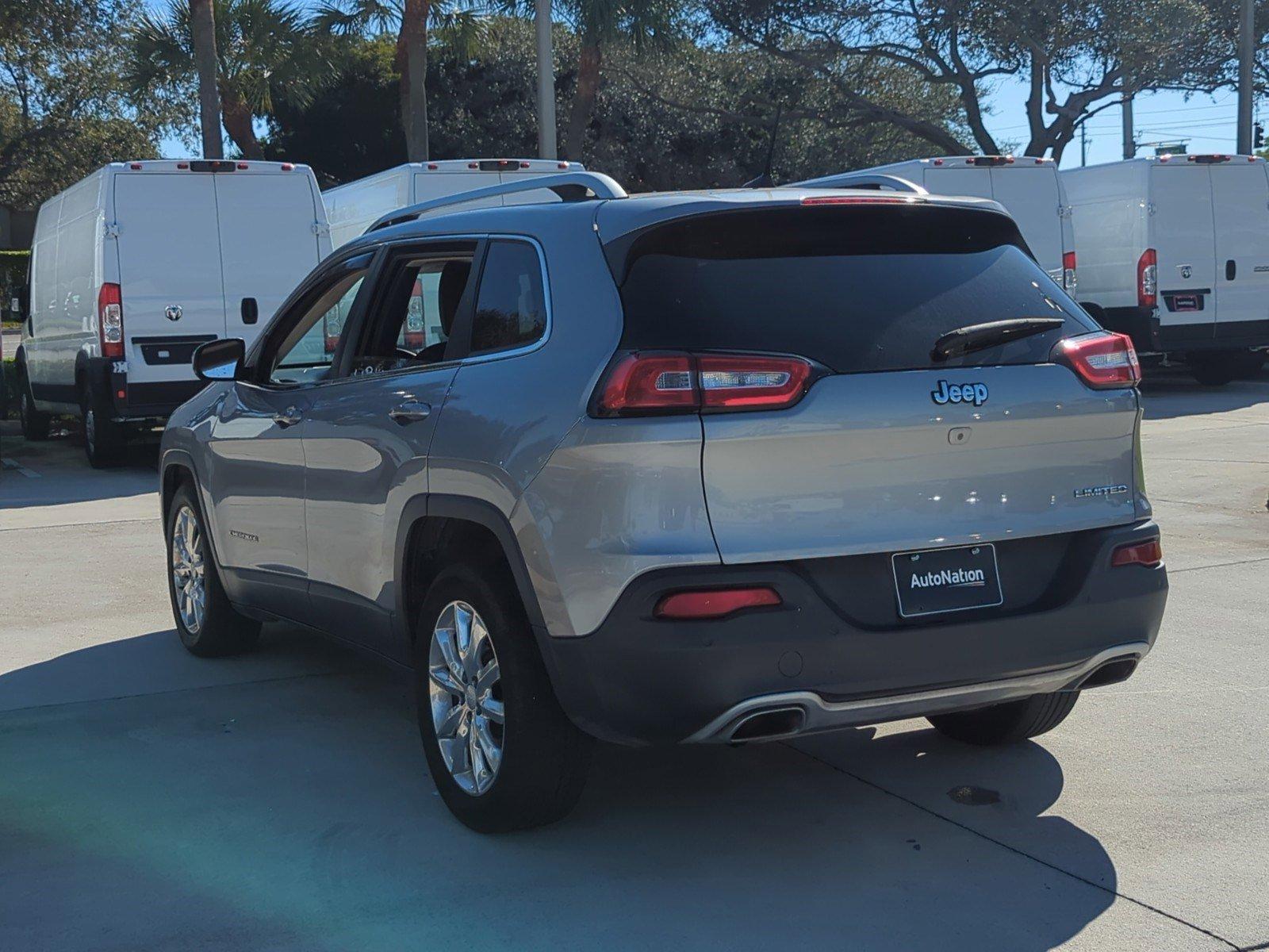 2017 Jeep Cherokee Vehicle Photo in Pembroke Pines, FL 33027