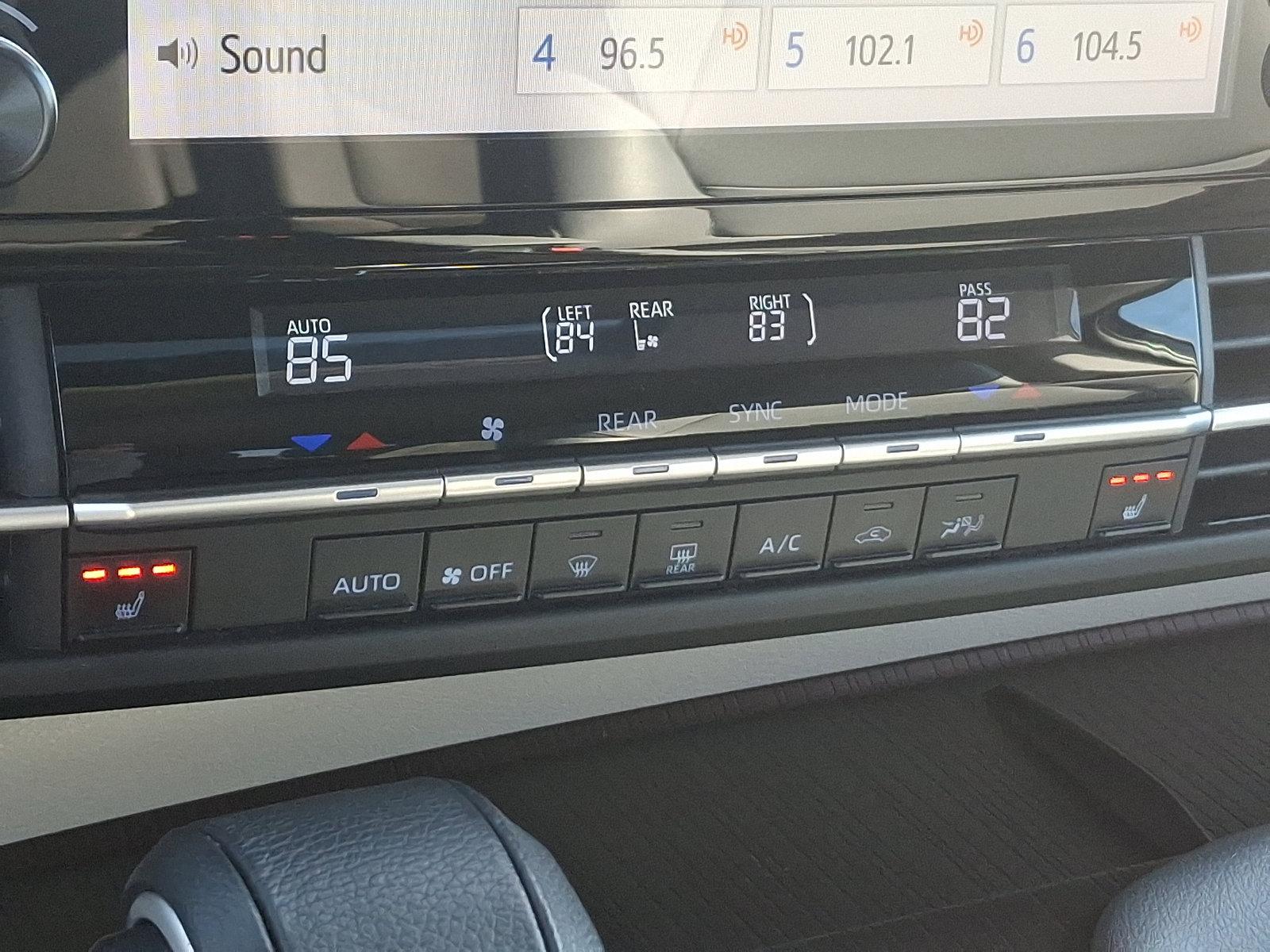 2022 Toyota Sienna Vehicle Photo in Trevose, PA 19053