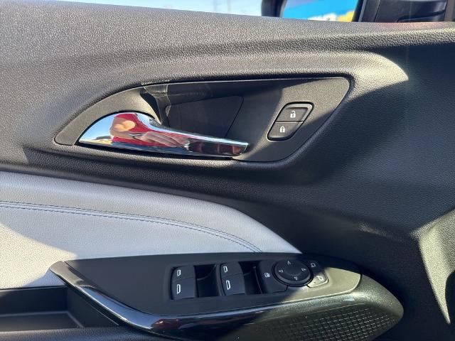2025 Chevrolet Trax Vehicle Photo in MANHATTAN, KS 66502-5036