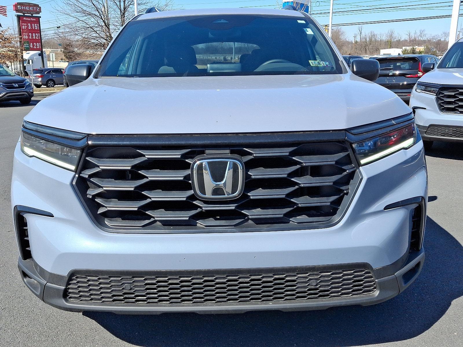 2025 Honda Pilot Vehicle Photo in Harrisburg, PA 17111