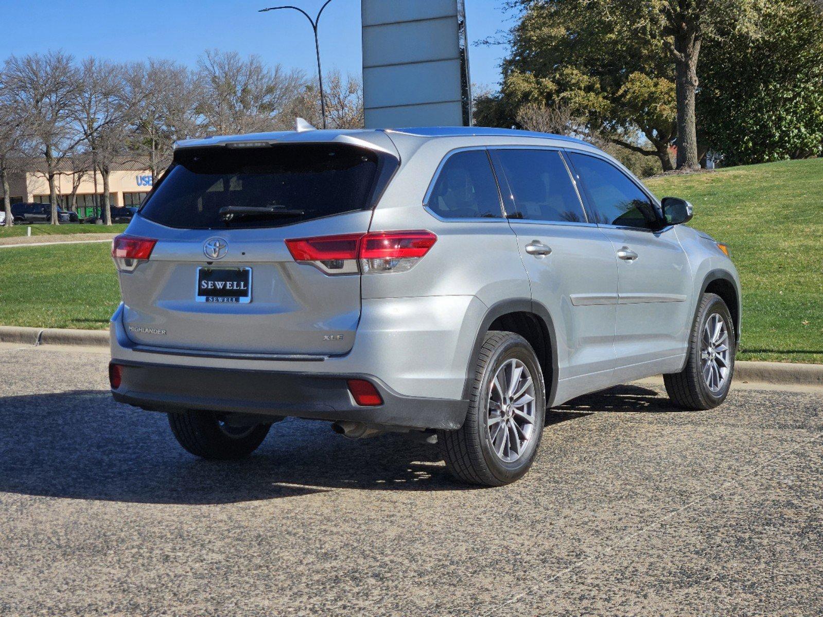 2018 Toyota Highlander Vehicle Photo in FORT WORTH, TX 76132