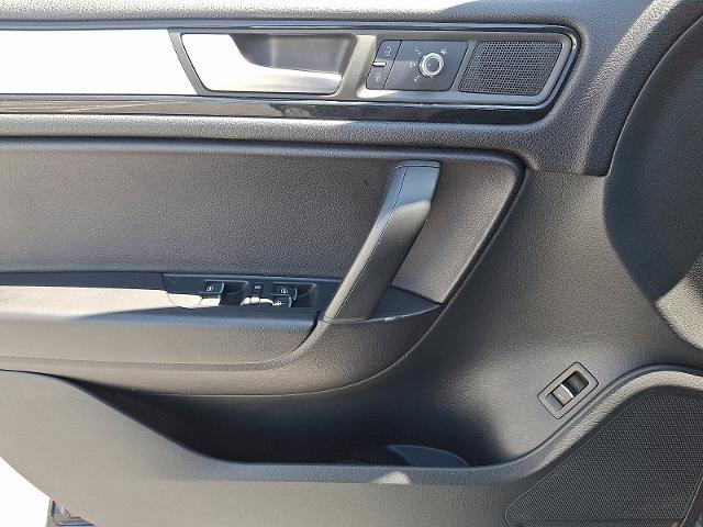2012 Volkswagen Touareg Vehicle Photo in HARRISBURG, PA 17111-1033