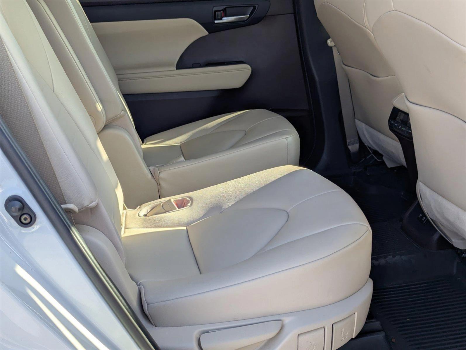 2021 Toyota Highlander Vehicle Photo in Ft. Myers, FL 33907