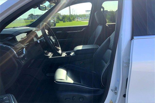 2024 GMC Acadia Vehicle Photo in TOPEKA, KS 66609-0000