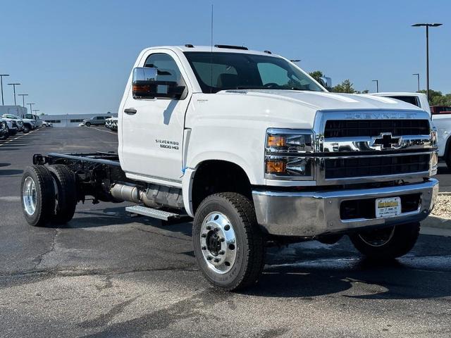 2024 Chevrolet Silverado 5500 HD Vehicle Photo in COLUMBIA, MO 65203-3903