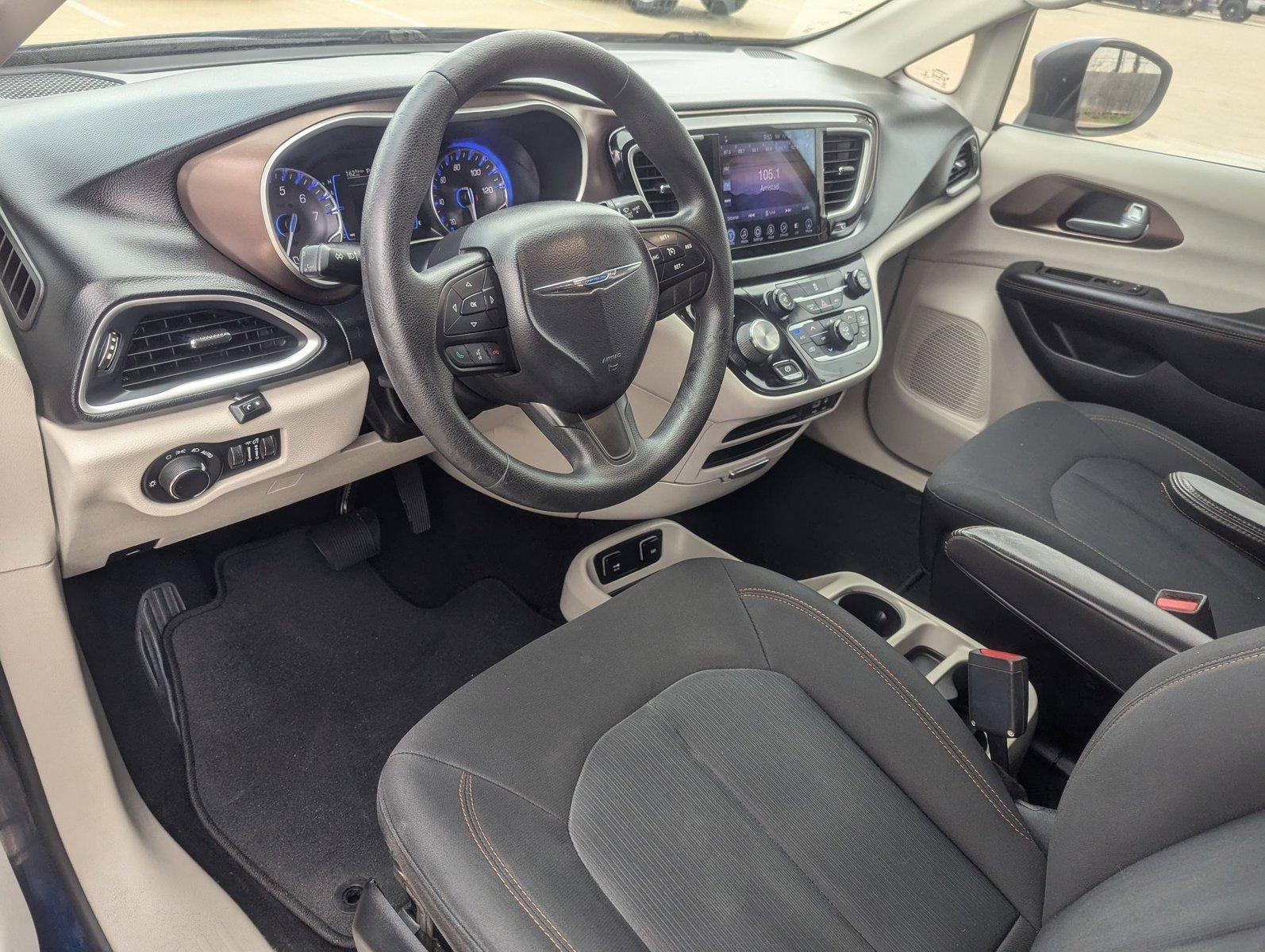 2017 Chrysler Pacifica Vehicle Photo in CORPUS CHRISTI, TX 78412-4902