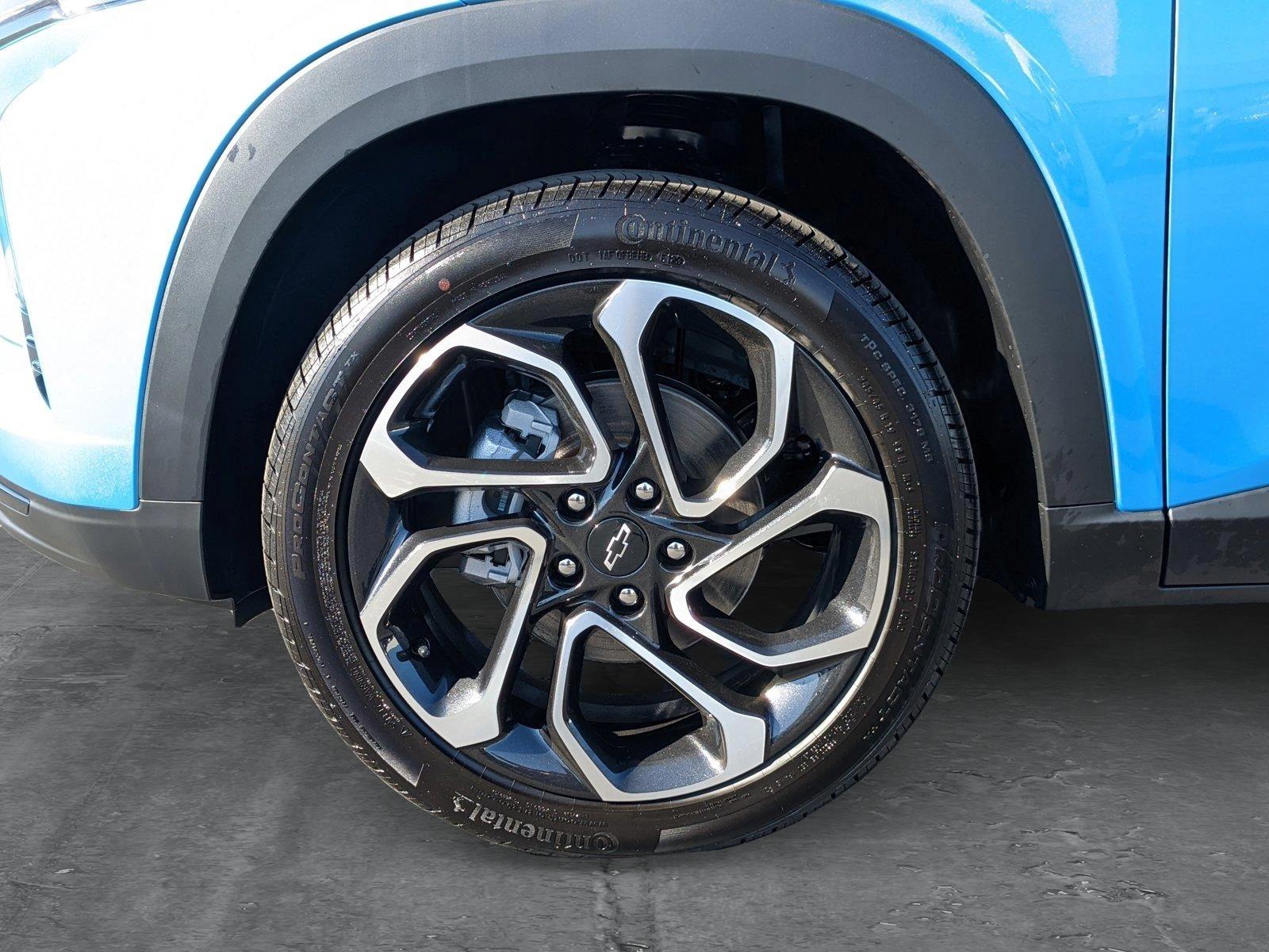 2025 Chevrolet Trax Vehicle Photo in VALENCIA, CA 91355-1705